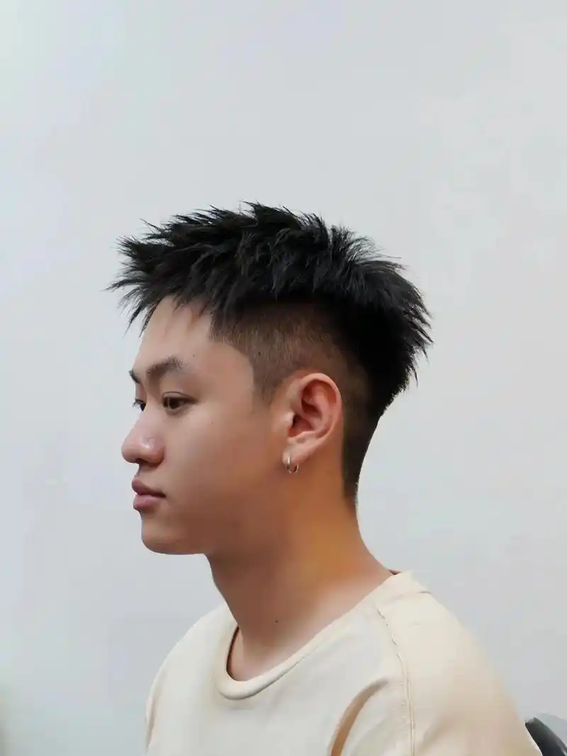 男士前刺造型.男生干净高级感钢夹前刺 #懂你的发型师 #to - 抖音