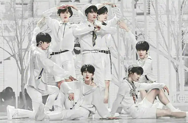 时代少年团背景图