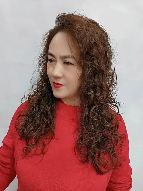 年底什么发型比较火?小卷大卷内扣发型不能少,瘦脸时尚颜值高