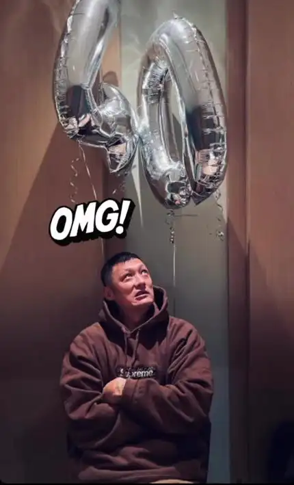 余文乐40岁生日美女环绕妻子坐c位秀恩爱喝酒脸通红左拥右抱