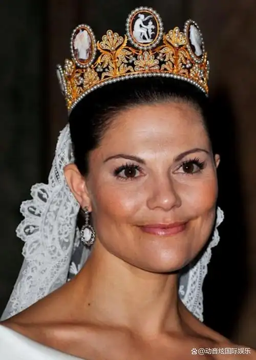 王室发型学维多利亚的实用主义vs凯特王妃的浪漫主义