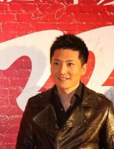 郭京飞年轻时有多帅看完照片后这不是金城武吗