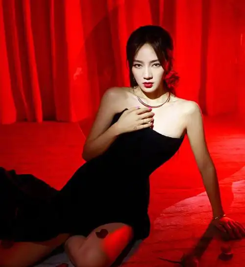 孟佳身材壁纸孟佳生活照