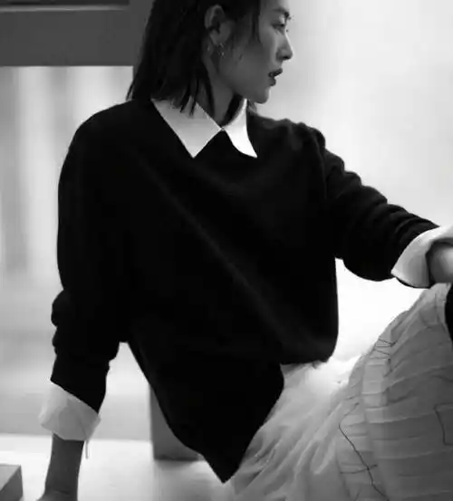 被刘雯的雾面美照惊艳到!锁骨短发尽显东方女性美,确实让人心动