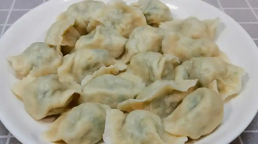 水饺最简单的做法,和面不用水,鲜香还美味,吃一次就念念不忘