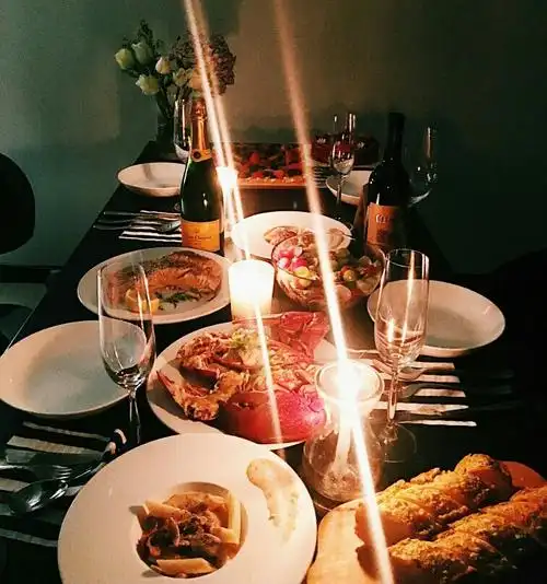 给妈妈做了个生日惊喜晚餐她却像个孩子一样哭了