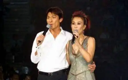 刘德华那英深情演绎《东方之珠》,经典到底是经典!