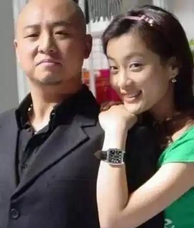 周晓鸥:娶选美冠军,40岁才做爸爸,不做歌手当演员也幸福