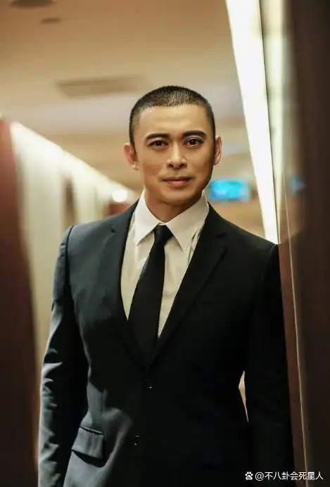今年50岁的十位男星,樊少皇依旧是壮汉,徐峥越来越胖