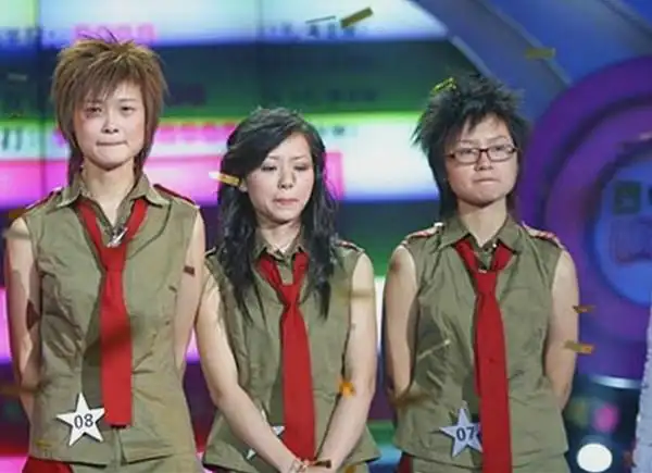 当天15:00,超级女声也开启芒果tv全平台直播,连主持人都是边播