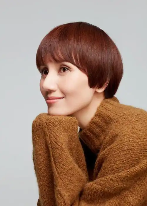 女人过了30岁想剪短发,学学这5位女明星,时尚利落很减龄插图3