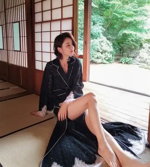 佟丽娅越穿越魅力,一双修长美腿真的会撩,热舞脱外套真大胆