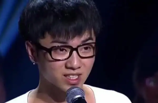 有种整容叫华晨宇刚出道看到他的照片网友真的没搞错