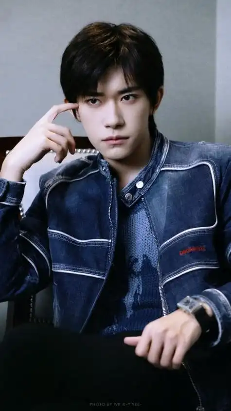 易烊千玺与郭富城女儿打招呼,娱乐圈人缘极好 - 聚缘娱乐网