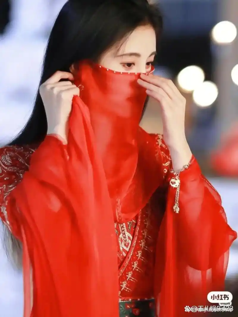 穿红衣服的鞠婧祎真的太美了甜美可爱倾国倾城