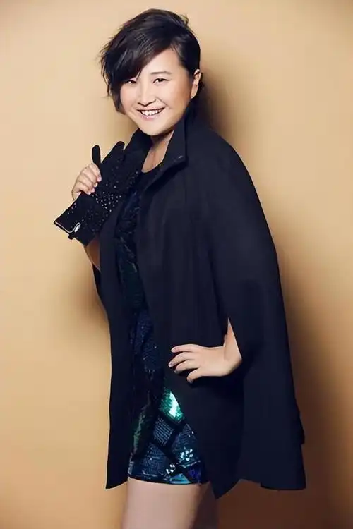 看了体瘦后贾玲的穿搭才知道有一种美叫我坚持我最美