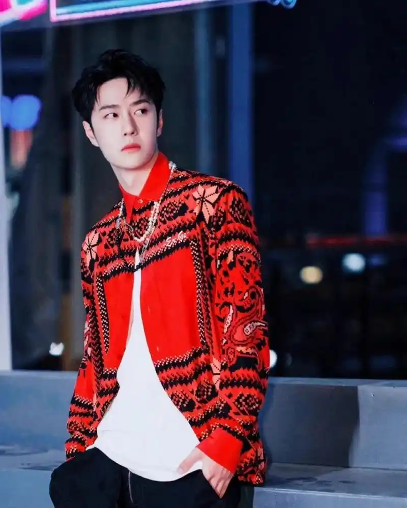 王一博红衣 红色真的好显白 过年头像用起来 #最靓头像壁纸征集赛