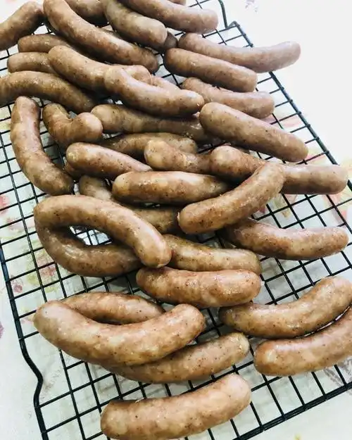 宝贝xyj做的秘制黑胡椒风味脆皮肠