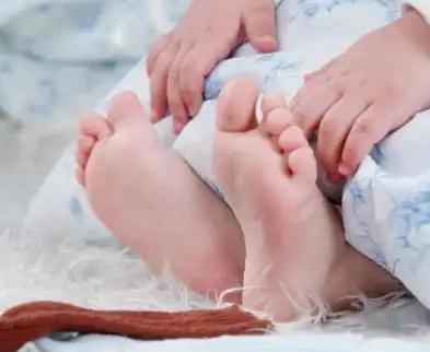 宝宝小脚丫,洗脚大学问(图)