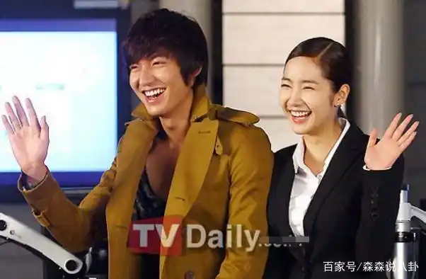 " 李敏镐最高调的一段恋情,则是与"国民初恋"裴秀智交往两年,后因