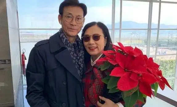 有种差距叫郑少秋的4个女儿同父不同命差距不是一般的大