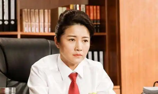 她曾先后夺得8次影后为照顾母亲放弃大好前程至今仍保持单身