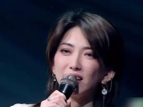 《乐队的夏天2》刘忻谈过往落泪 称自己开心最重要