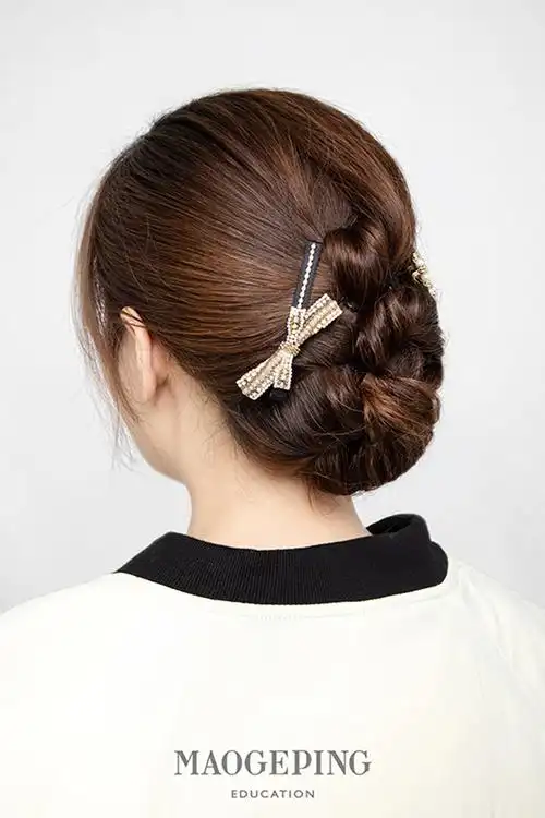 推荐一款温柔甜美的盘发