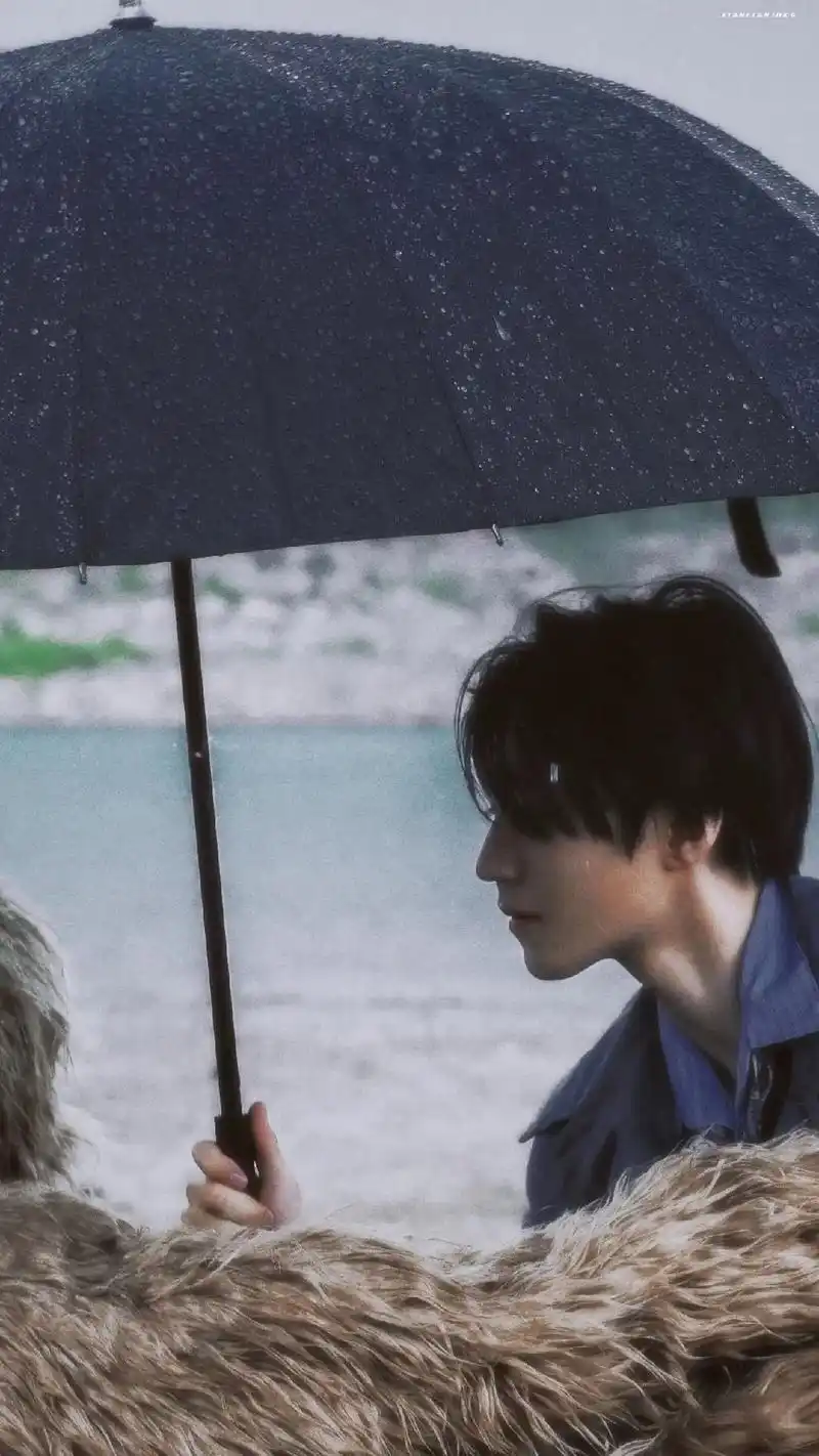 侧脸 凯皇这气质真的绝…… #王俊凯 #氛围感  #纯欲天花 - 抖音