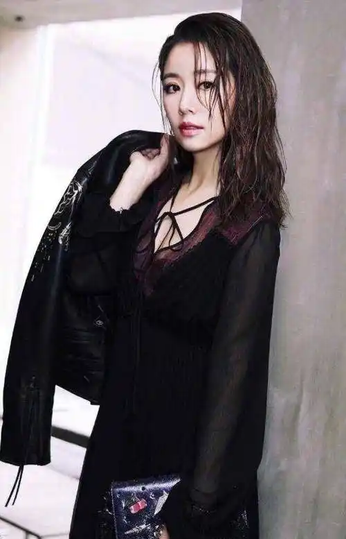 43岁林心如活动生图近照,真实颜值一览无遗,网友:霍建华都顶不住!