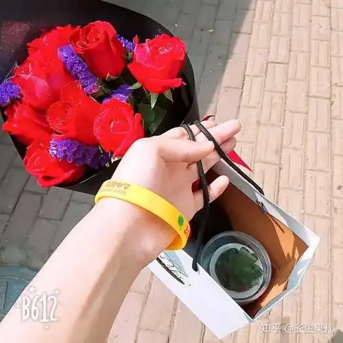 送女生什么礼物好?不是女朋友,好朋友?