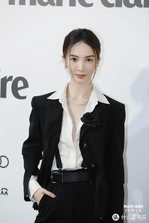 嘉人红毯女明星黑西装,杨幂,刘诗诗,唐嫣你觉得谁更炸?