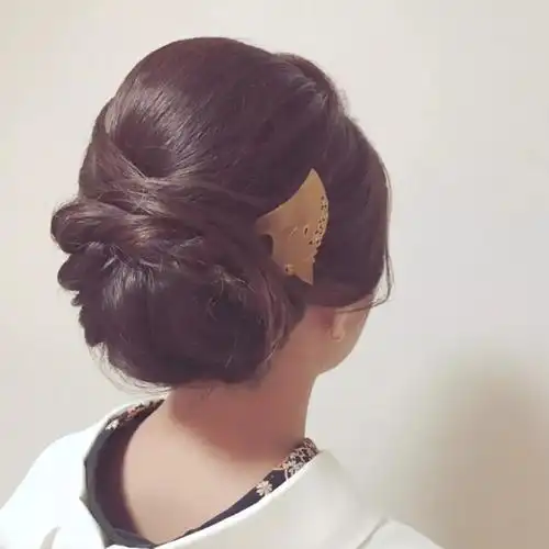 和服婚纱照适合什么样的发型