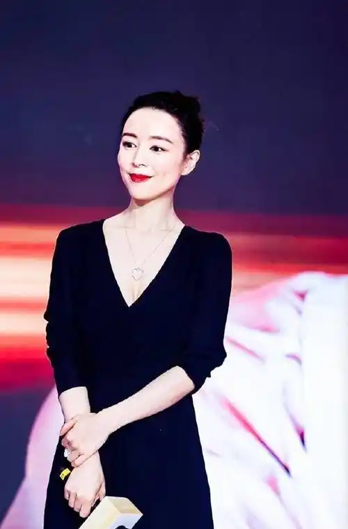 甜美与火辣并存张静初的私服好美衣品超好太值得借鉴了
