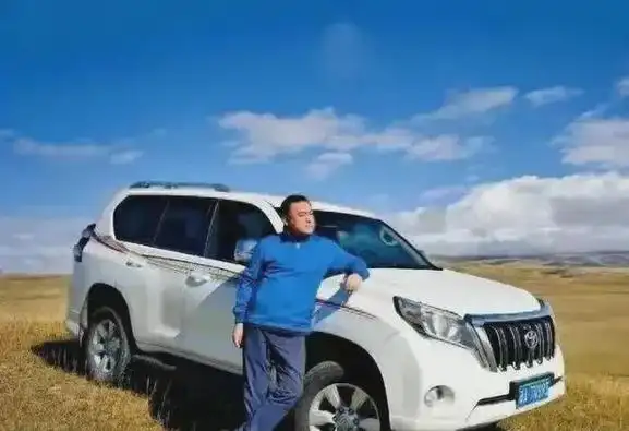 张宏民亮相宝鸡超市开业,网友疯狂猜测老板神秘身份!