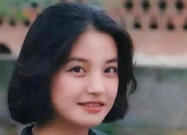 黄有龙父亲去世赵薇夫妇转50万办葬礼被嫌少葬礼太兴奋惹争议