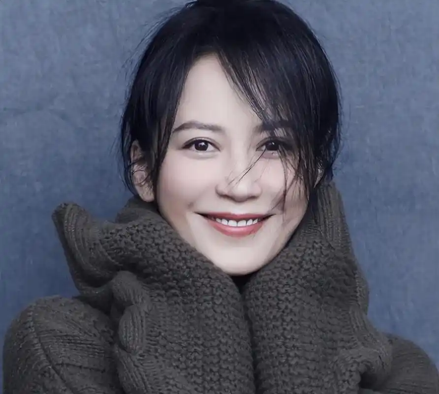 年轻时相貌平平,老了却越来越好看,从咏梅到俞飞鸿,真让人羡慕