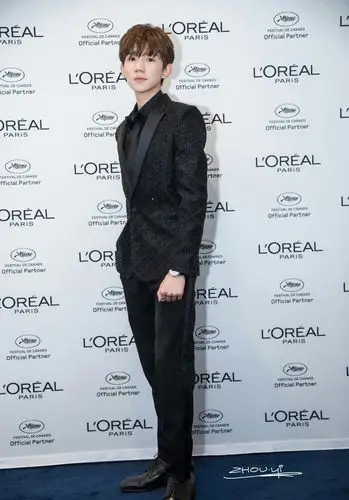 关注  王源 收藏