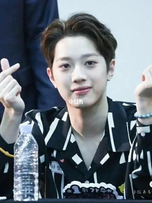 赖冠霖比心二787878