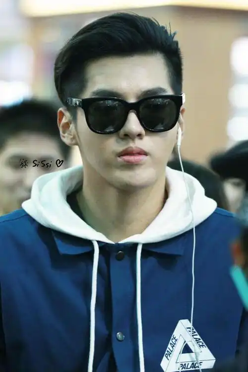 2014吴亦凡虹桥机场返京 首都机场到达_高清图片大全-爱豆app