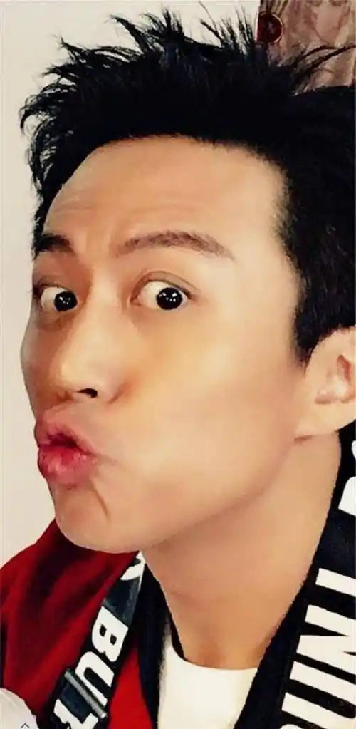 原创邓超晒自拍毫无求生欲却遭调侃和孙俪像复制粘贴