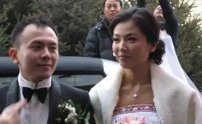 原创王珂和刘涛请朋友吃饭王珂几杯酒下肚来了句戏子就是来钱快