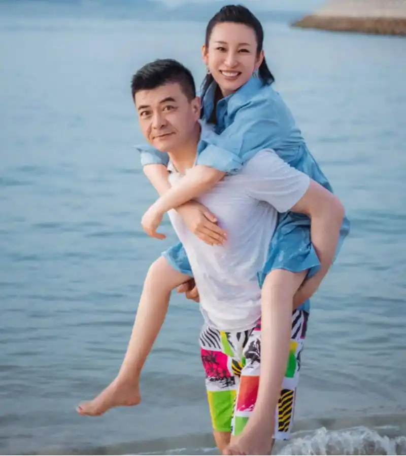 可没想到,等王新军事业有成,唐静在家相夫教子,却等来了王进军的不