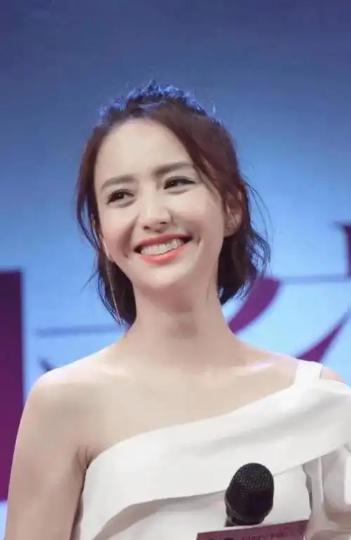 十大最漂亮梨涡女星(娱乐圈那些有梨涡的女艺人)(16)