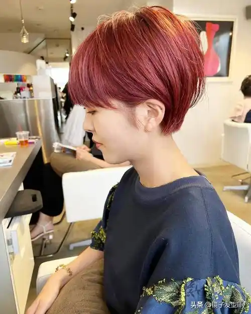 女士发型别乱剪,想美就选露耳短发,好看时尚不夸张_女性_脸部_气质