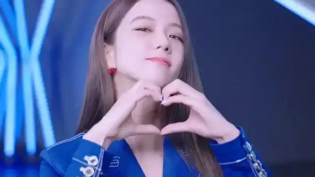 blackpink可乐广告公开金智秀咬唇比爱心朴彩英lisa好宠溺