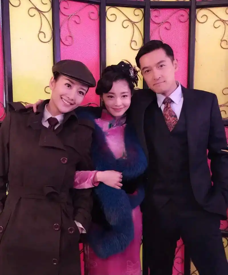 "伪装者"幕后花絮照片,你最喜欢谁呢欢迎在评论区打出来#胡歌 - 抖音