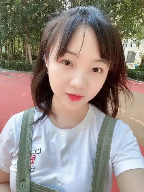 21岁林妙可近照曝光清纯靓丽笑容甜美少女感十足