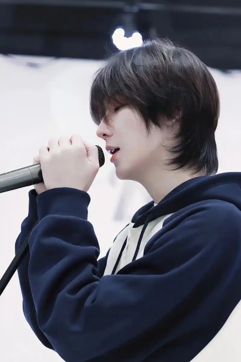 在练习室里.#等一场十二月的奇迹 #王广允 #练习室 - 抖音