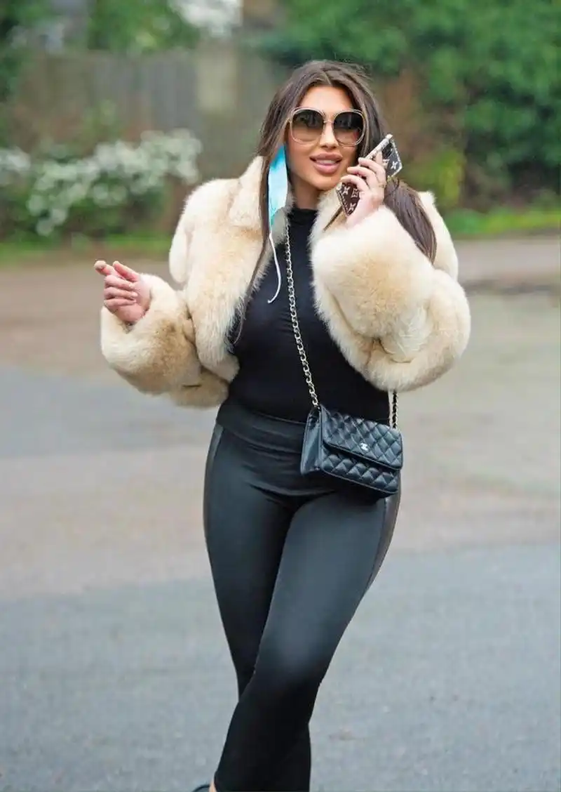 英国真人秀女星劳伦·古杰(lauren goodger)身材结实强壮.